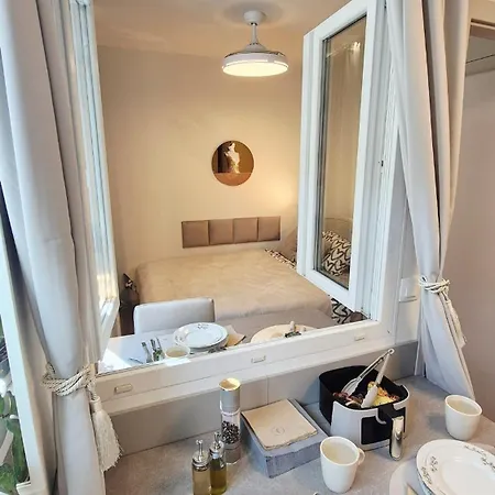 Wellbeing And Vine Apartment